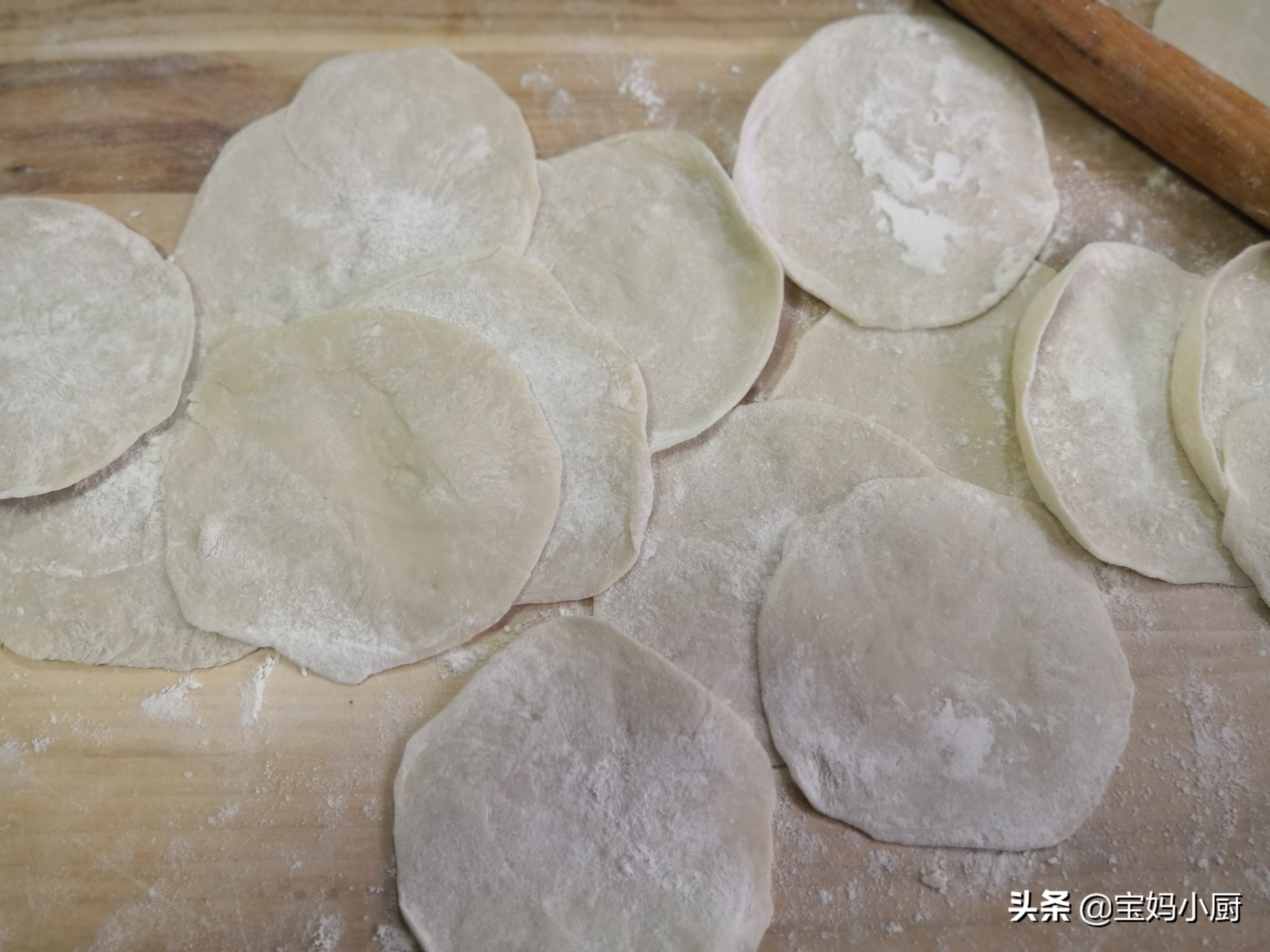 早餐就爱吃蒸饺，比包子省事，软乎乎，一咬直冒汁，放一天都不硬