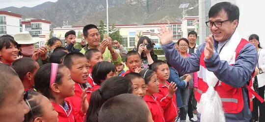 成龙拍卖现场完整视频,成龙拍卖会视频完整版