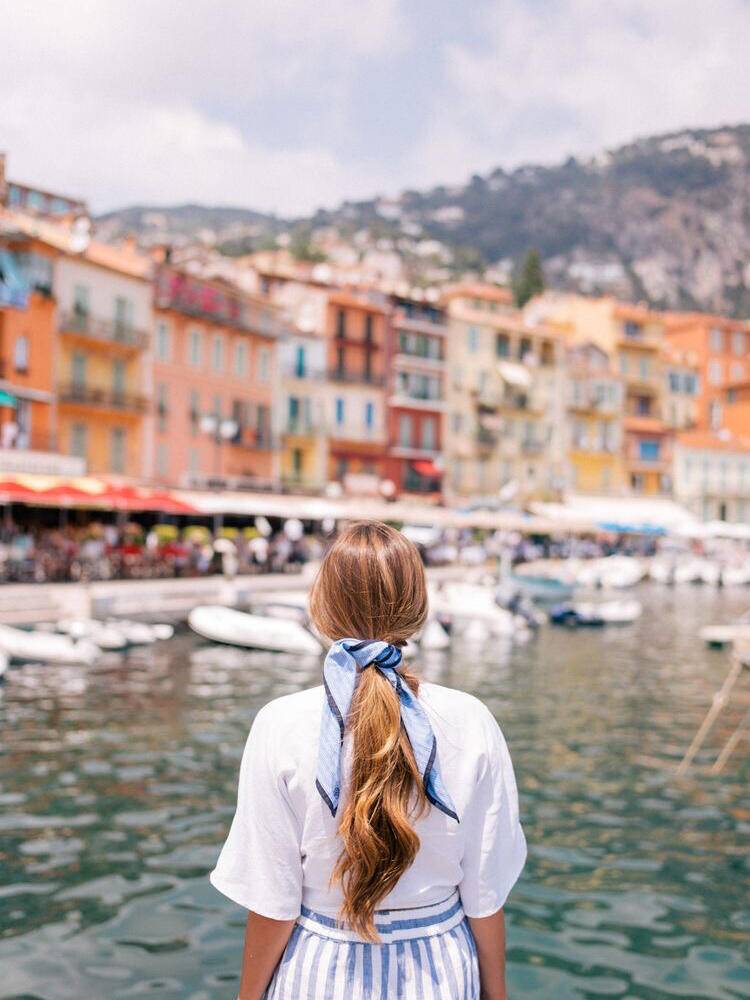 女人上了年纪懂打扮才显年轻,女人过了40岁要打扮得漂亮点