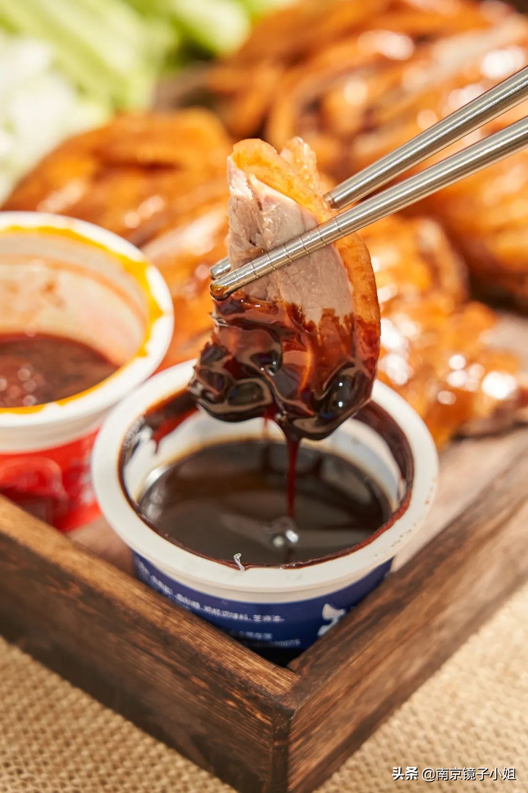 烤鸭最酥的一块鸭皮酥到了顶点,味道纯正的烤鸭肉质鲜嫩