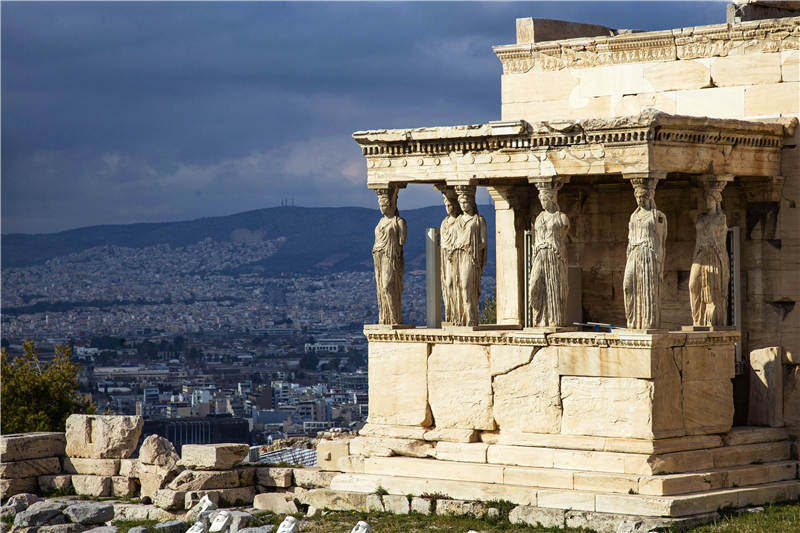 雅典城中这位颇负盛名的诗人，居然还是个制作牛皮凉鞋的鞋匠？