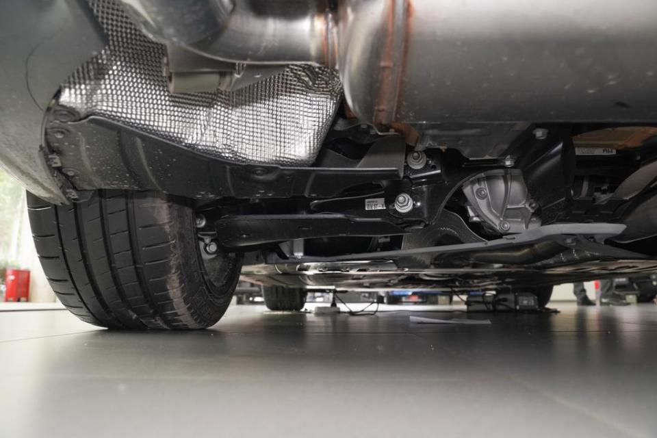 实拍展示新款宝马z4,2015款宝马z4硬顶敞篷街拍