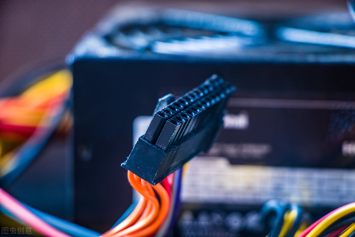 电脑电源额定功率耗电怎么看,电脑电源看额定功率还是峰值