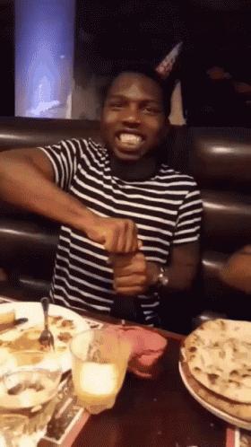 被香槟酒瓶塞打懵是一种什么体验？沙雕们纷纷给出答案