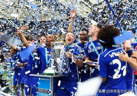 天下足球2022年度十大感人瞬间,天下足球十年逝年里的bgm