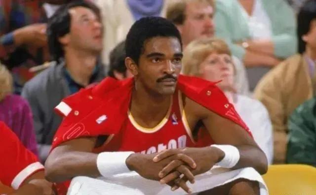 哈基姆奥拉朱旺火箭照片,哈基姆奥拉朱旺扣篮