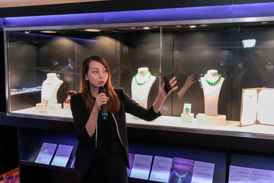 2018香港保利翡翠拍卖价格,保利春拍翡翠手镯5000万