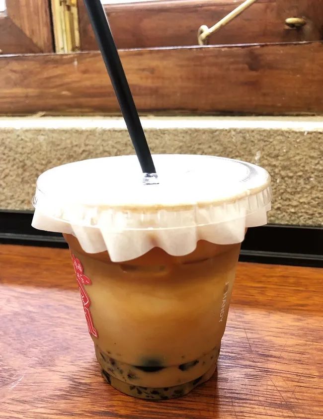 咖啡没有水的包容性，别什么都加进去：龟苓膏、咸柠七…