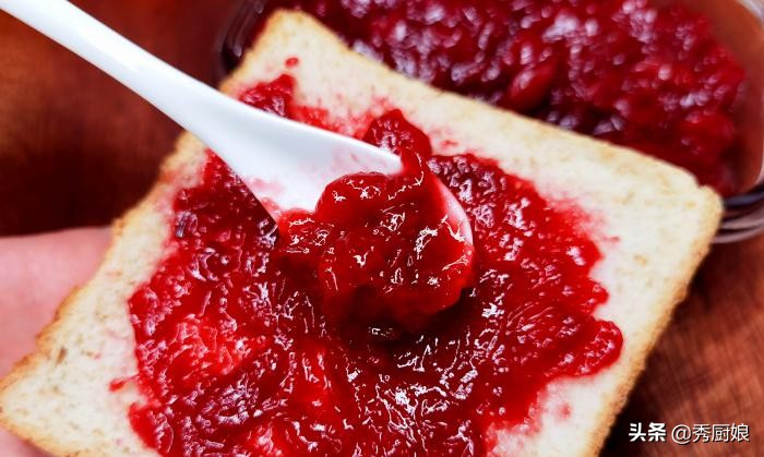 市场碰到此果别手软，营养极高，简单一煮放冰箱里，过6月就少了