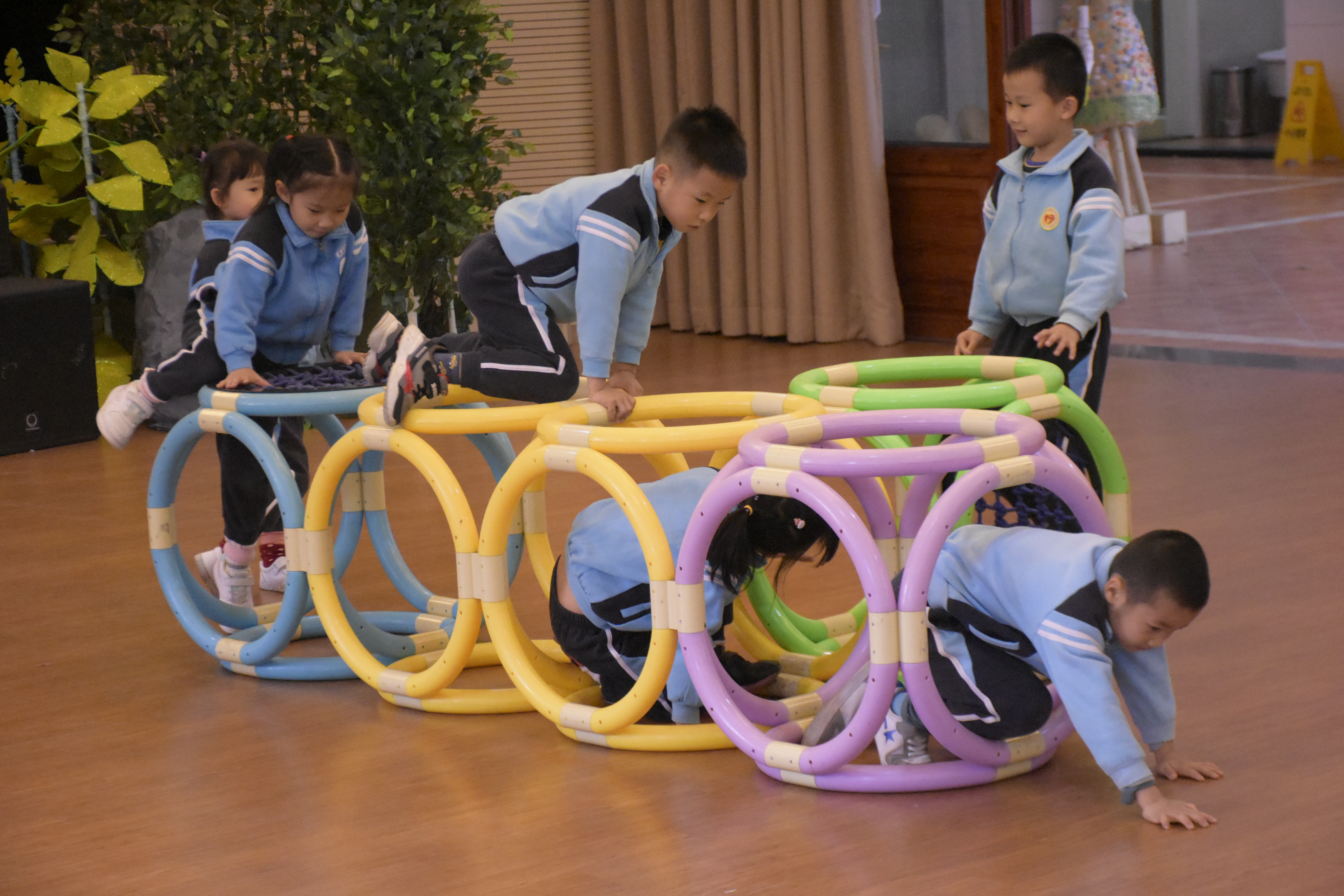 如何打造幼儿园户外活动环境,如何完善幼儿园户外体育活动设施