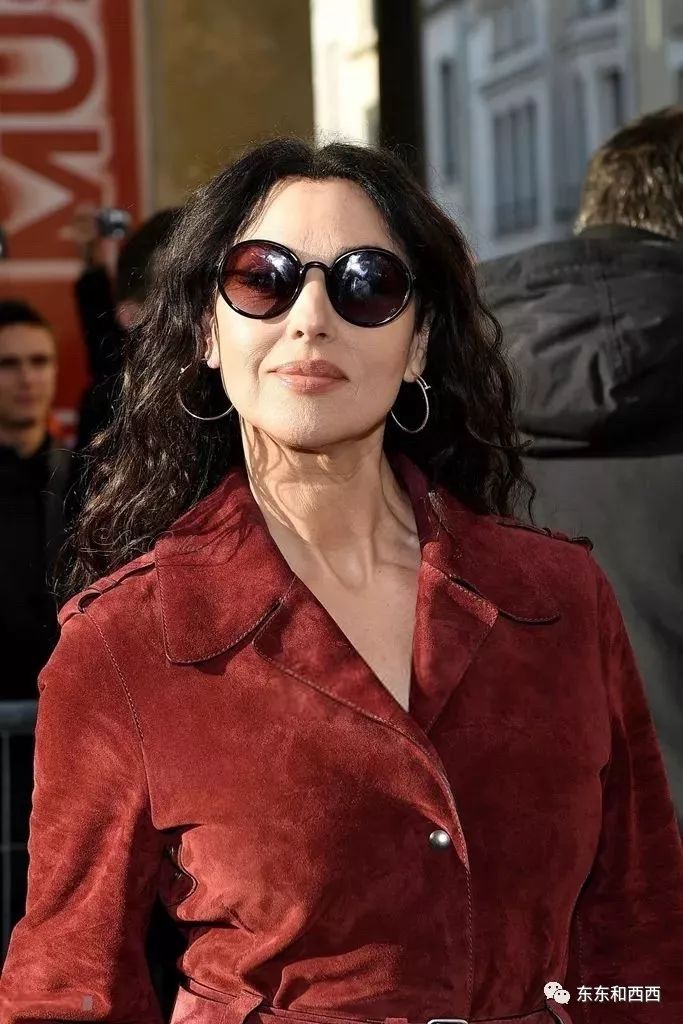 55岁仍然性感至死，这样的天生*物尤**从来没人觉得她低俗