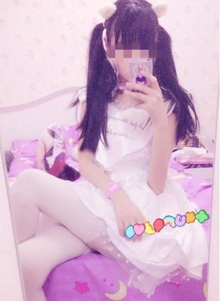 14岁女生晒“私房照”，早熟程度超乎想象，网友：尺度有点大