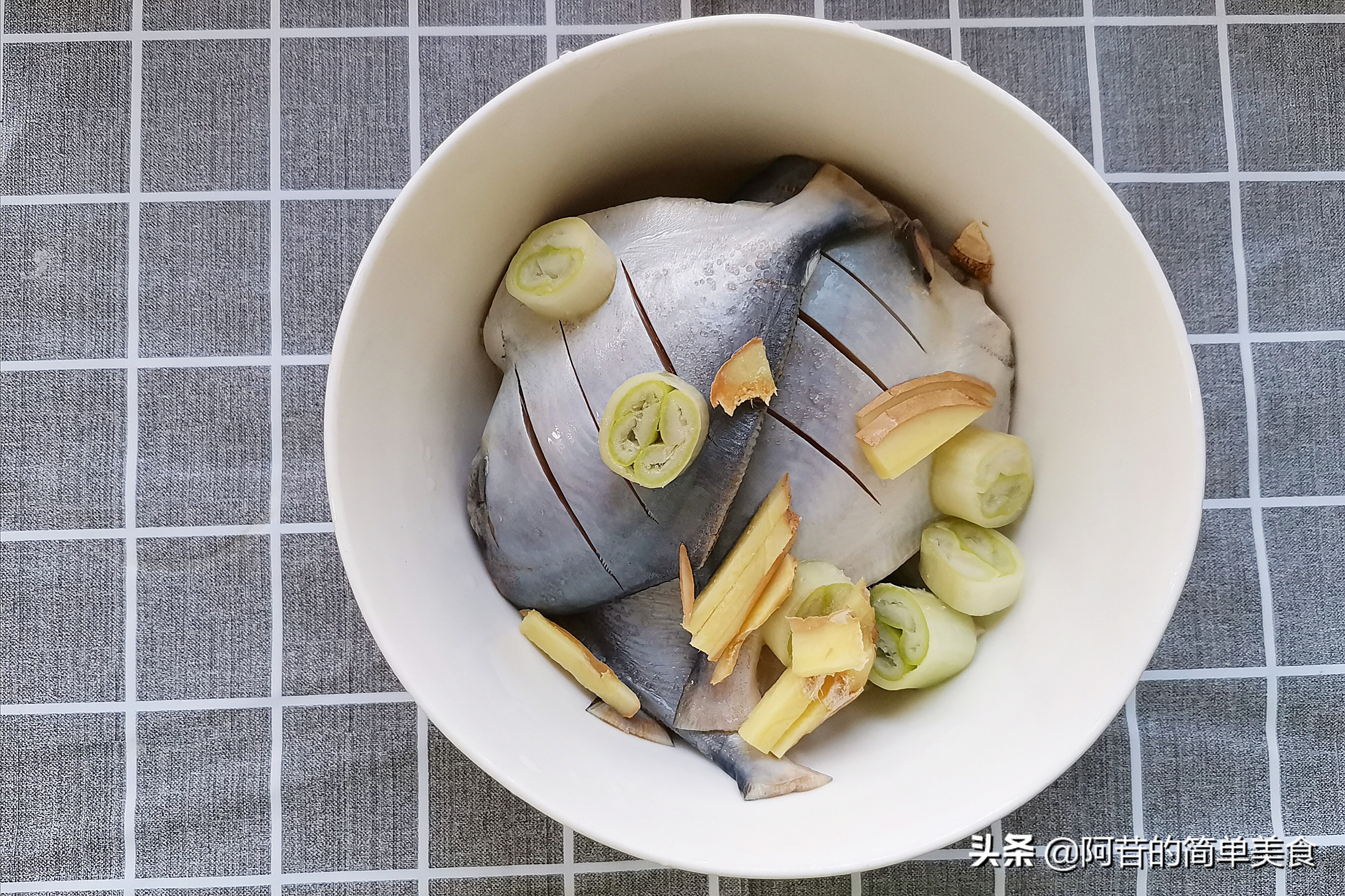 天津厨师的干烧平鱼做法,美食做法家常菜干烧平鱼