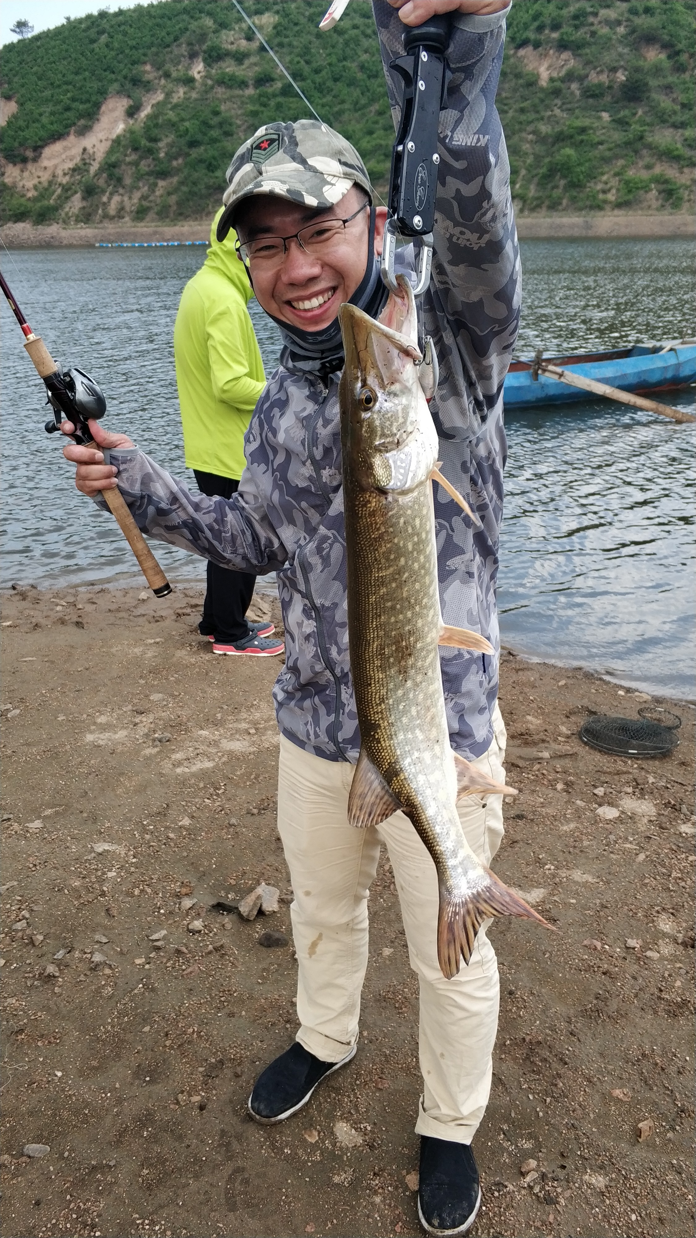 很惬意的路亚钓鱼,房车路亚野钓