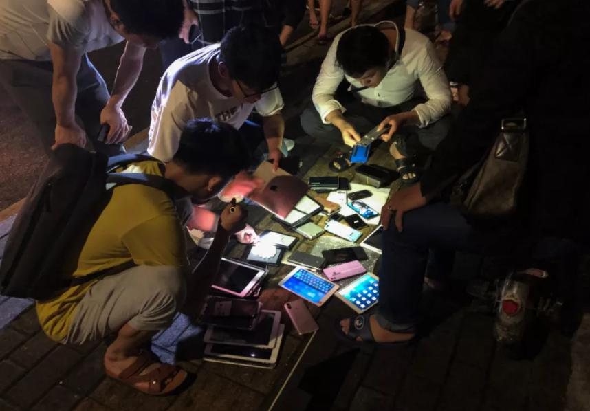 无数男人向往的华强北电子街，怎么变成了“女人的天堂”？