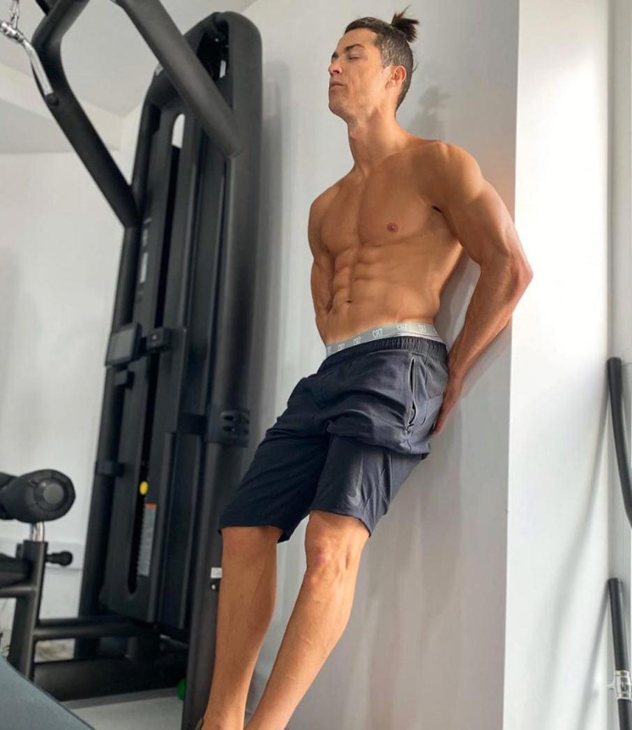 c罗自律到可怕求胜到固执,c罗在沙滩秀球技