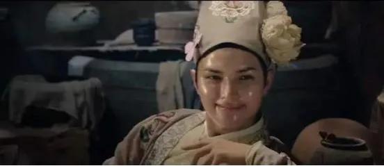 鼻子两侧毛孔粗大是什么原因,毛孔粗大原因及如何改善