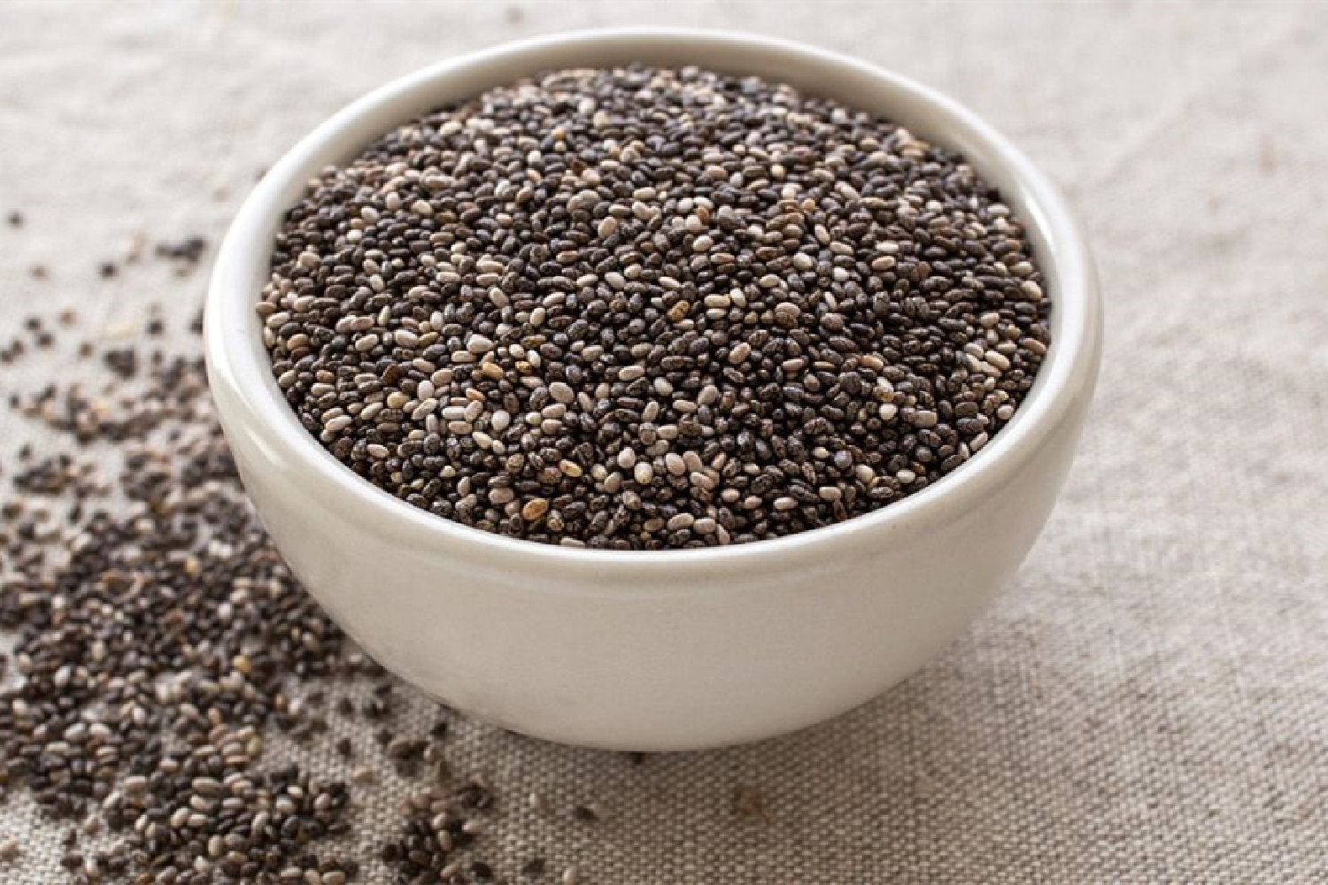 新生儿没剃胎发之前头发发黄,婴儿剃掉胎发后新长的头发有点黄