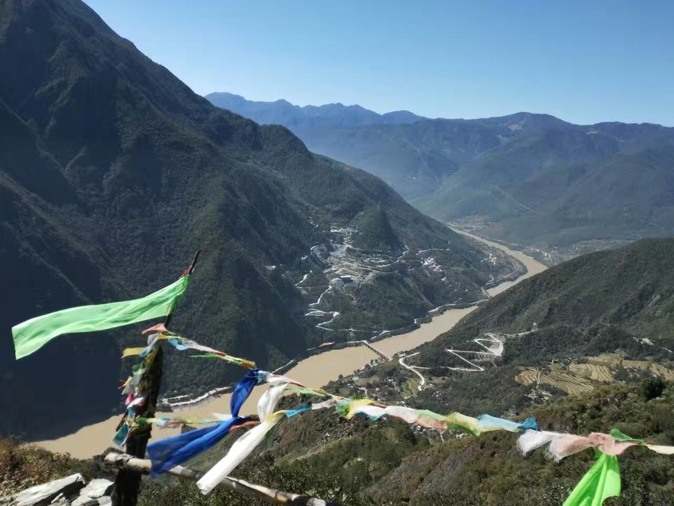云南虎跳峡徒步线路初级,虎跳峡徒步28道弯