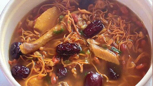 秋冬暖心暖胃美食虫草花香菇鸡汤,虫草花鸡汤夏天要温补