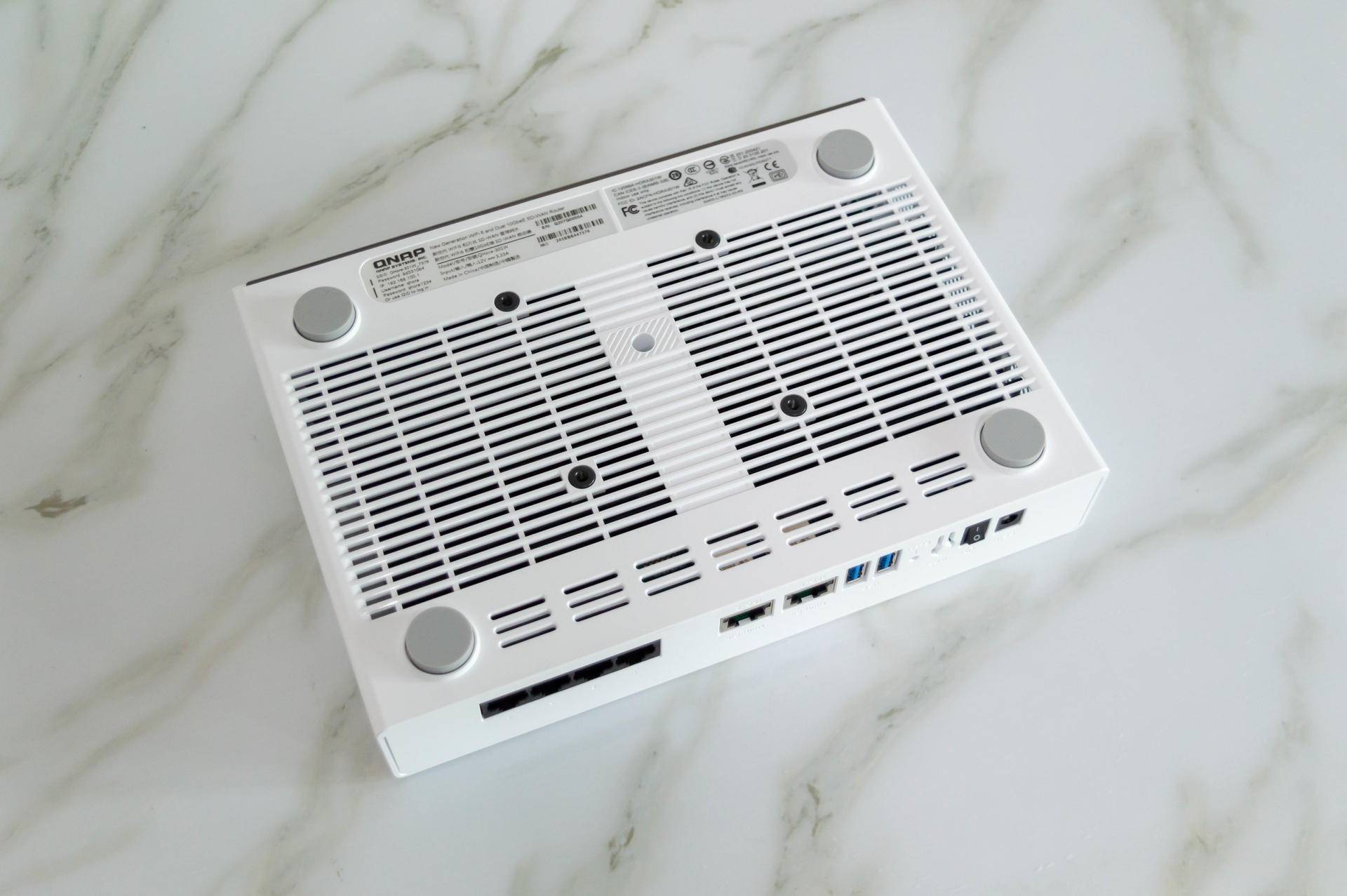 威联通301w路由器测评,威联通路由器301w拆机评测