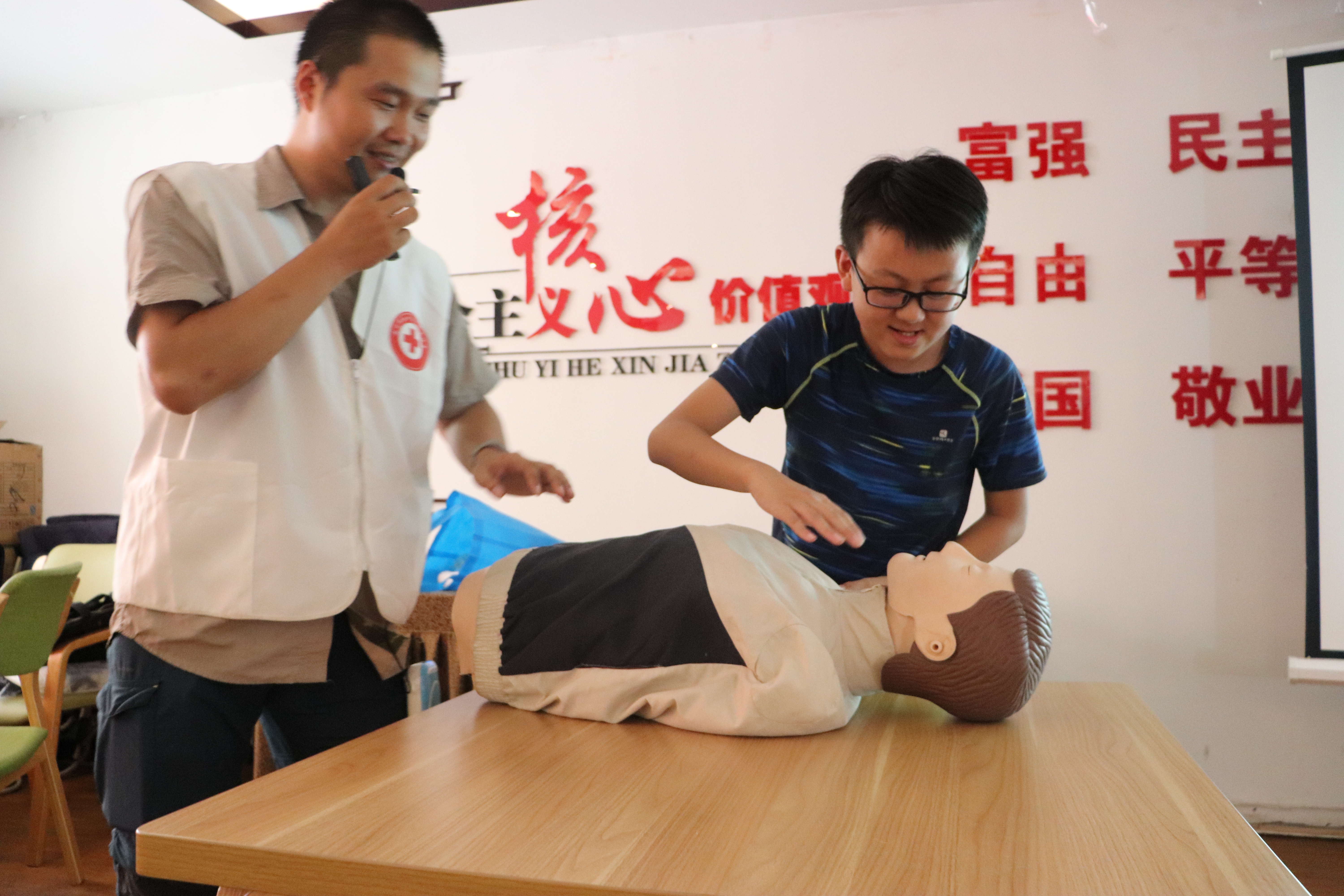 蓓蕾社区暑期青少年系列活动结业仪式暨表彰大会