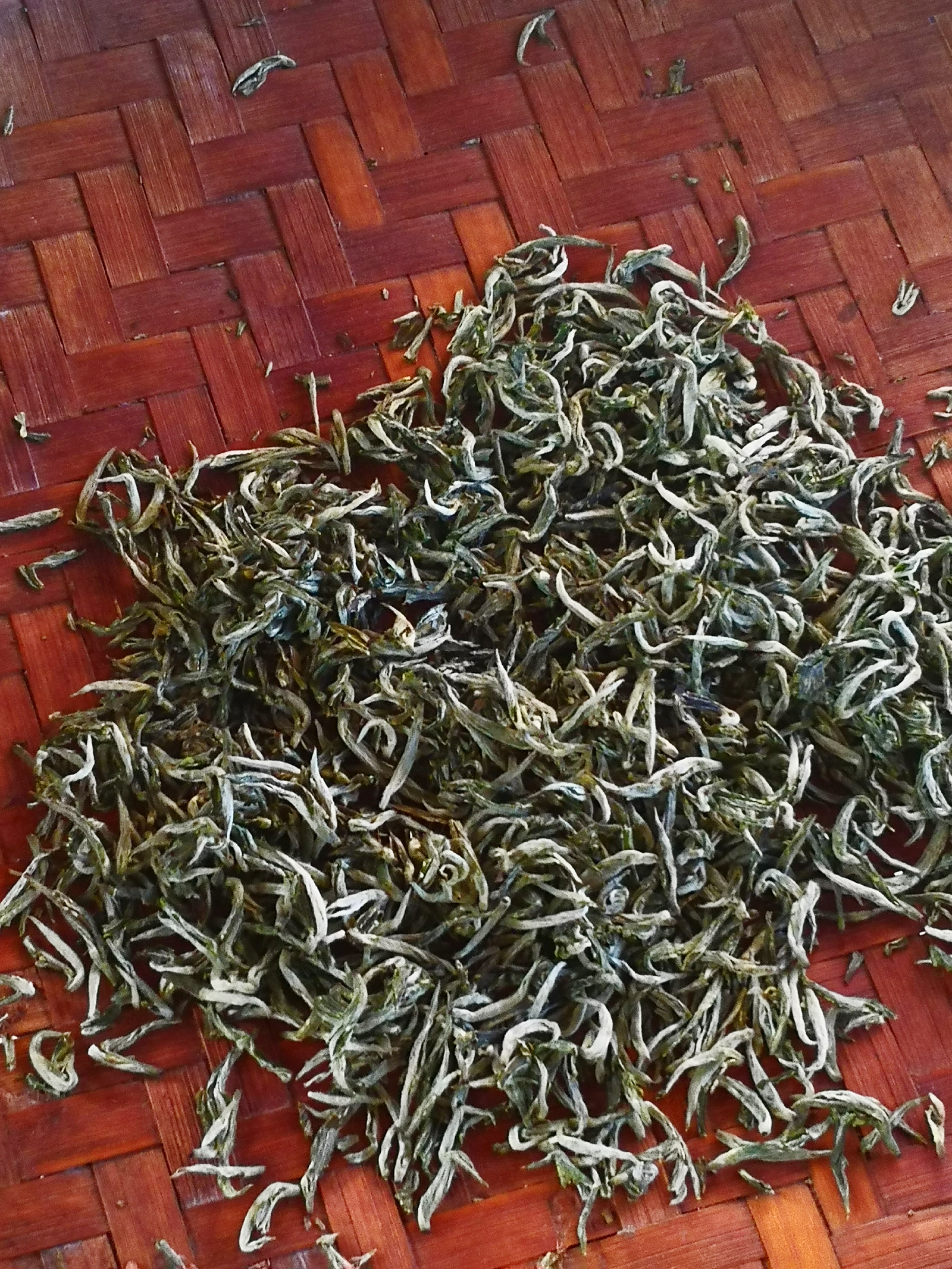 自炒茶叶纯天然,云南茶传统柴火手工炒茶