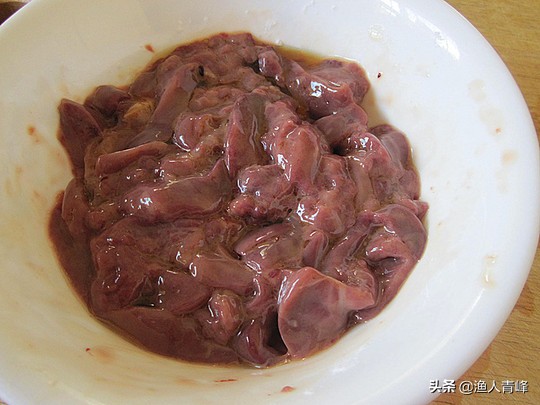 钓鲶鱼技巧鲶鱼在什么地方活动,钓鲶鱼一般在哪个位置好钓