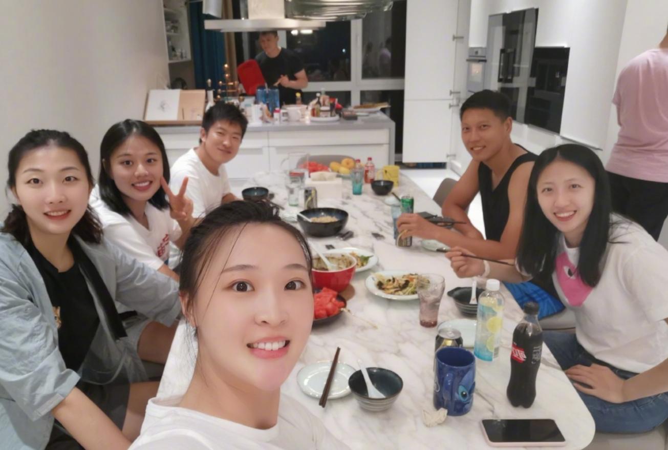 惠若琪丁霞龚翔宇袁心玥,四姐妹闺蜜装