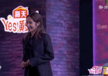 什么动作可以让男生心动,什么肢体动作让女生心动