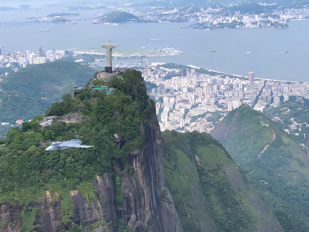 苦盼了多年，巴西秀54亿美元买到的新战机，让该国空军实力猛增