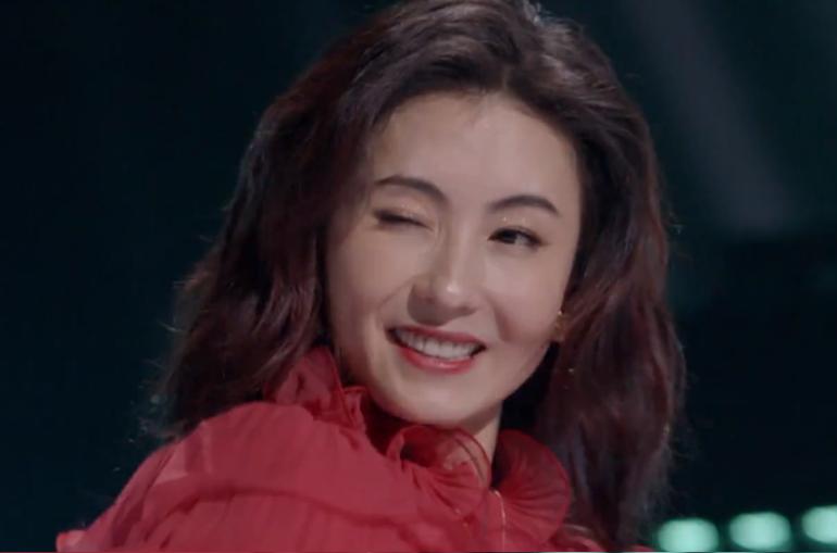 张柏芝唱星语心愿众人感动哭了,张柏芝星语心愿现场是真唱吗