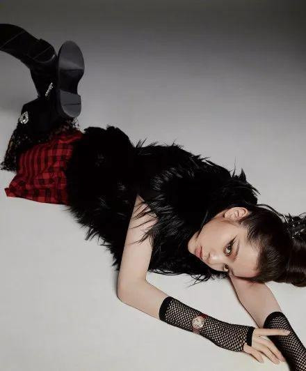 欧阳娜娜齐刘海眼线,欧阳娜娜燕尾眼线新闻