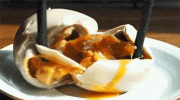 咸鸭蛋但是咸鸡蛋却很少有人吃,如何让咸鸭蛋蛋黄流油而不会咸