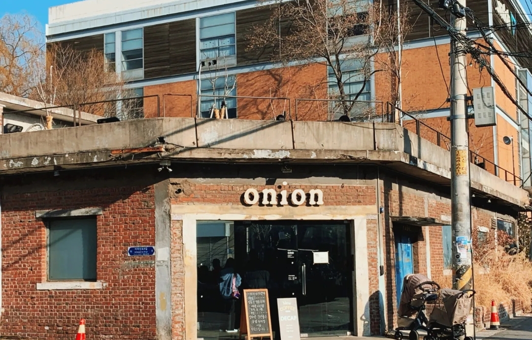 韩国网红设计师，把旧厂房改导致咖啡烘焙店，开这样的店真幸福