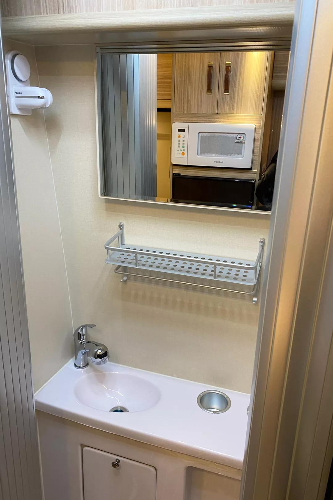 最新款大通v80b型房车,大通原厂2018款rv80b型短轴房车