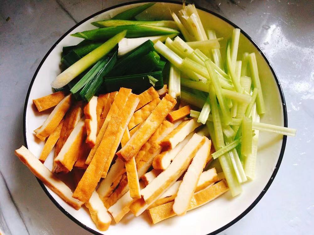 香干炒肉怎么做才能松软入味,香干炒肉怎么炒香干才会入味