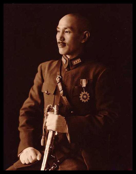 老蒋审视十大元帅名单，指着陈毅对宋美龄感叹：这人太厉害了