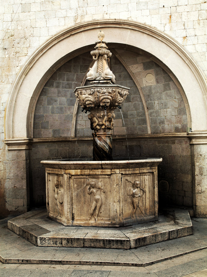 克罗地亚圣托里尼,克罗地亚和圣托里尼