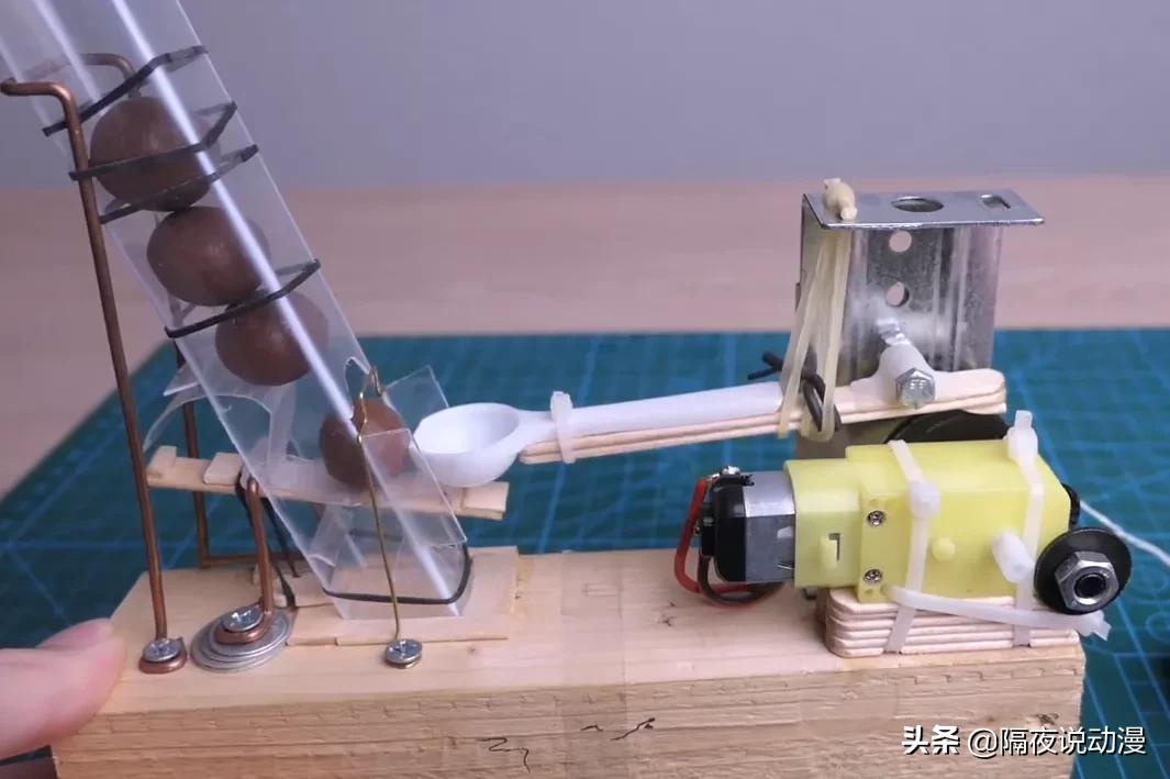 他是B站手工区鬼才，用13条视频收获近百万粉丝，曾冲上全站第一