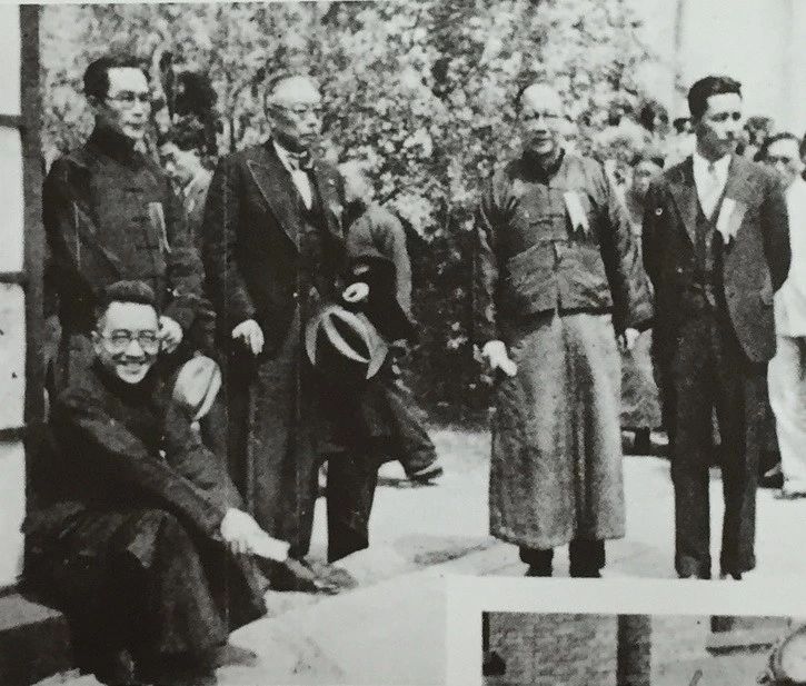 仅8年时间，他就带着这所“破烂学校”攀上了中国高校的珠峰