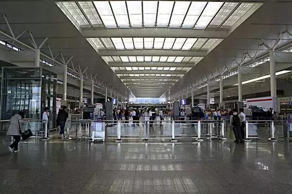 为什么火车站建得很高,中国的火车站到底有多先进