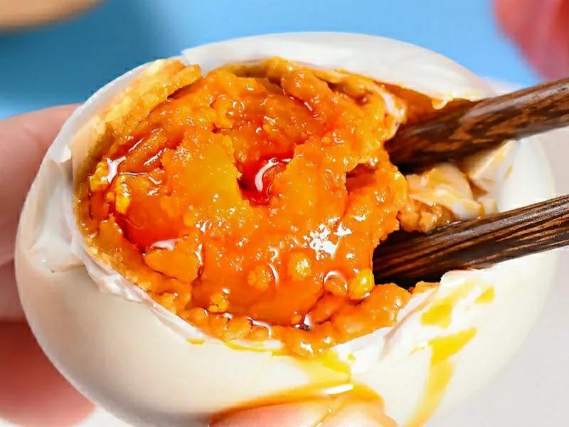 腌鸭蛋流油的方法秘方,奶奶50年腌咸鸭蛋的秘方