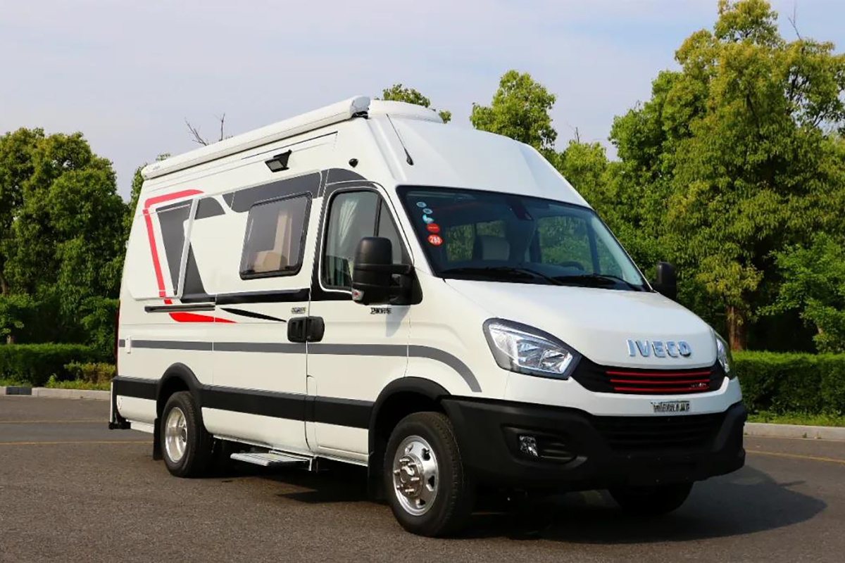 卫航定制版b型房车,卫航房车最新款大通v90后双轮b型