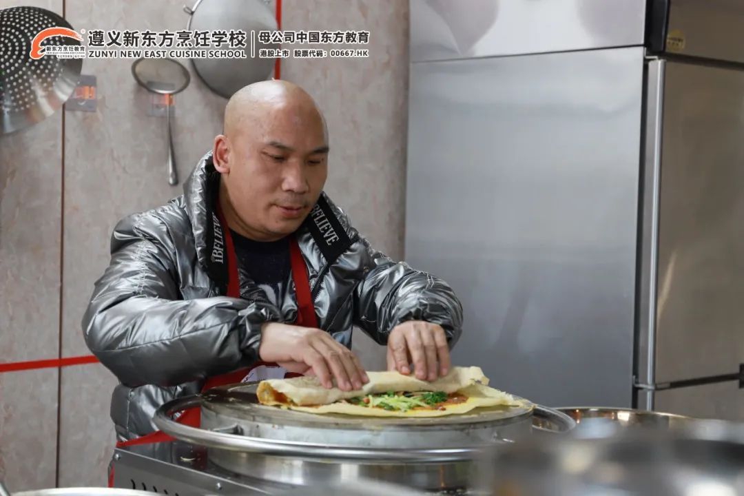 热门小吃创业零基础教学特点小吃,学校门口便宜又实惠又火爆的小吃