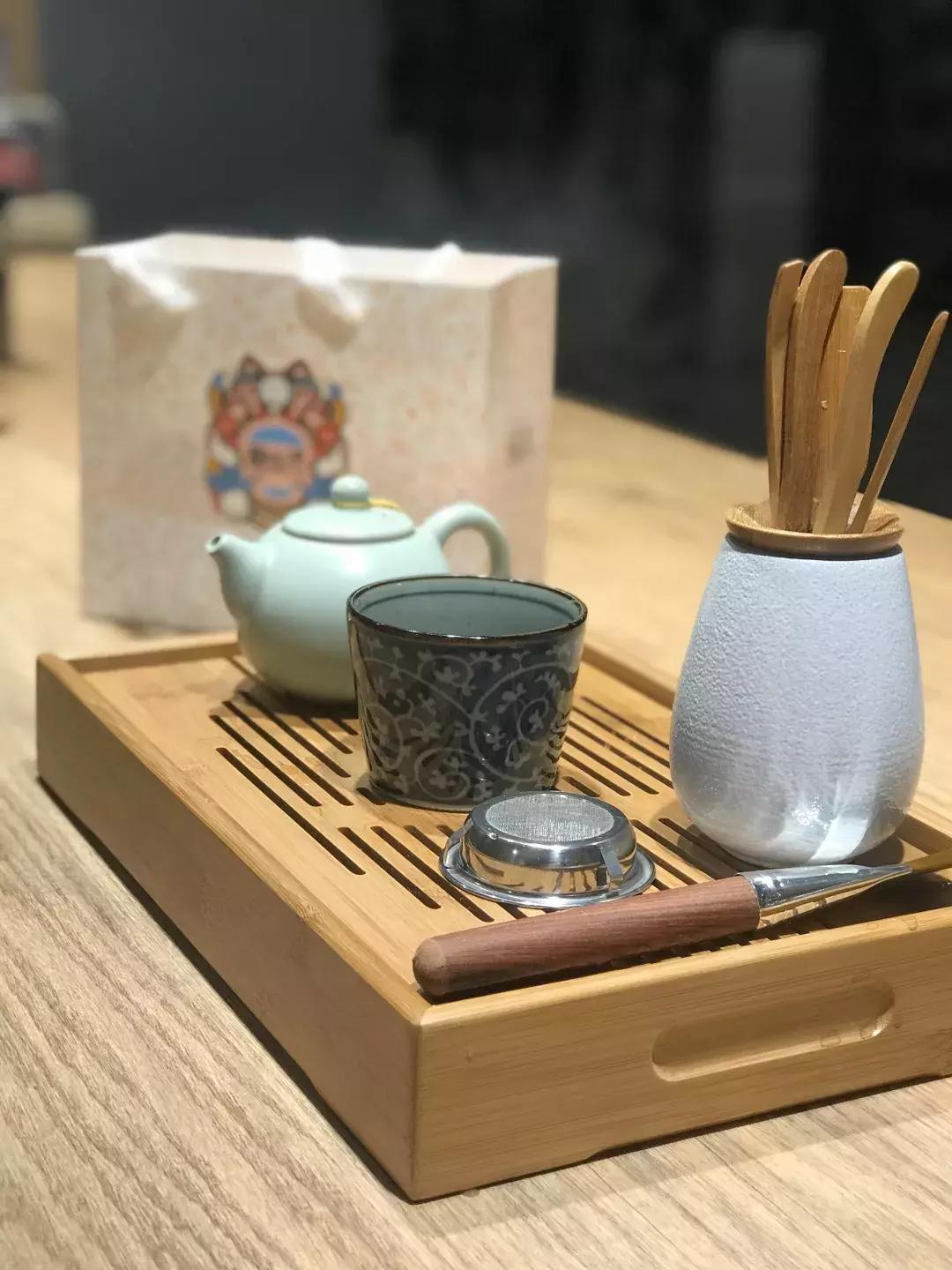 冬天手脚冷适合喝什么茶,冬天手脚冰凉适合什么茶