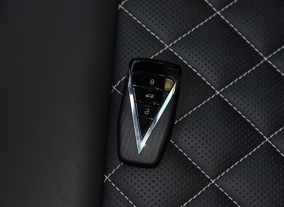 今晚将上市，车头配备66颗星钻，内饰15.6英寸液晶屏，预售11万起