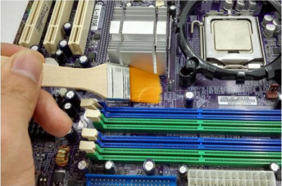 夏天电脑温度高反应慢？教你3招不花钱方法，牙膏也能给电脑降温