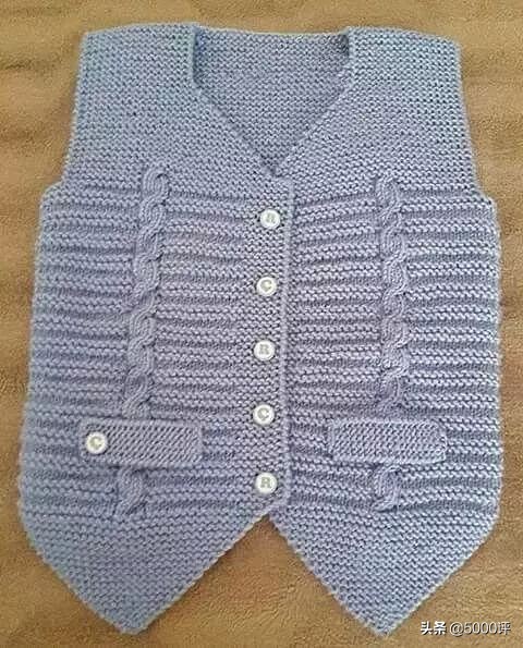依可爱女孩马甲裙棒针编织教程,女式棒针开襟马甲新款编织法