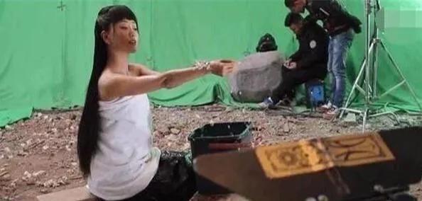 女星“洗澡”照片曝光，本来我们看到的香艳镜头，都是拍摄的套路